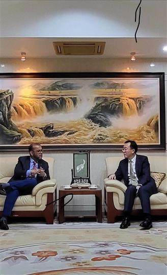 Director General KDA Syed Shujaat Hussain meets Chinese Consul General His Excellency Yang Yundong.